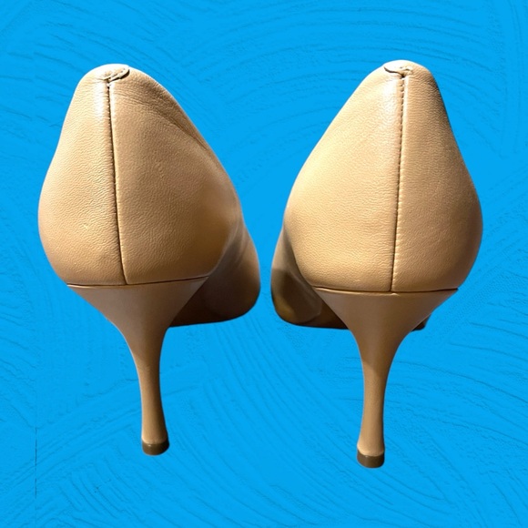 Linda Paolo tan heels with floral leather appliqué - Picture 4 of 9